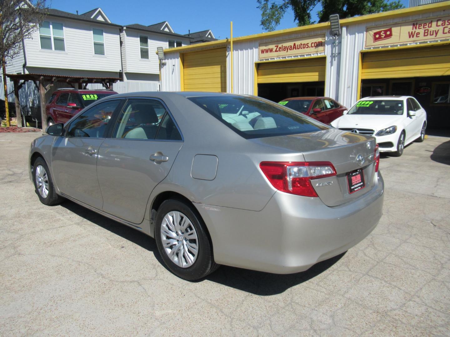 2014 /Tan Toyota Camry L (4T4BF1FK2ER) with an 2.5L L4 DOHC 16V engine, Automatic transmission, located at 1511 North Shepherd Dr., Houston, TX, 77008, (281) 657-1221, 29.798361, -95.412560 - 2014 TOYOTA CAMRY LE VIN: 4T4BF1FK2ER364962 4 T 4 B F 1 F K 2 E R 3 6 4 9 6 2 SEDAN 4 DR 2.5L I4 F DOHC 16V GASOLINE FRONT WHEEL DRIVE - Photo#15